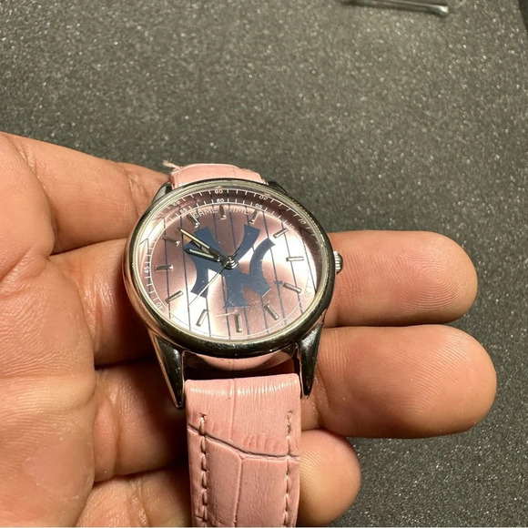 2007 NY YANKEES GAME TOME LADIES MLB PINK QUARTZ WATCH MLB WORKING - Picture 4 of 9